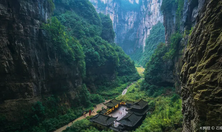 弹子石老街：南滨路夜景示意图