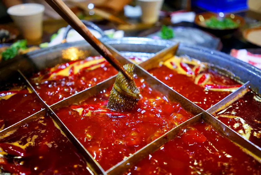 毛血旺与水煮鱼：重口江湖菜示例图