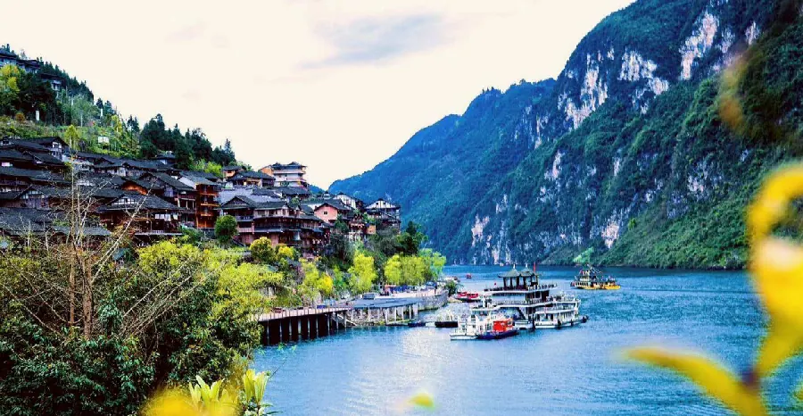 周边自驾游：山城风景在路上示例图